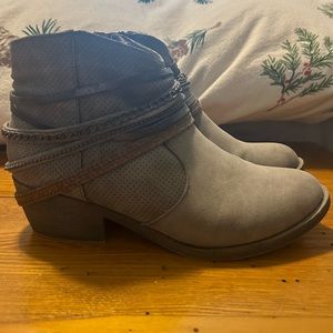 Women’s Size 8 Ankle Boots